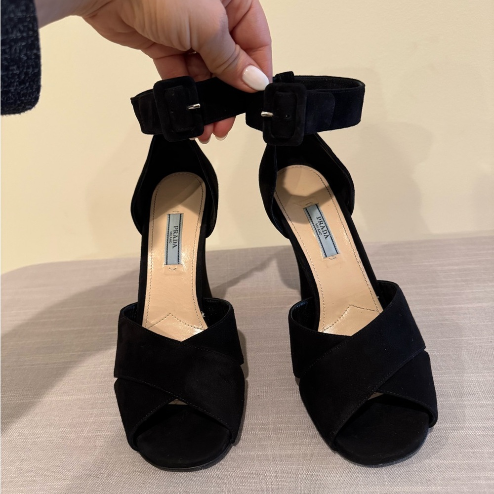 Elegant Black Wedge Sandals - Picture 2 of 3